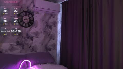 Snapshot of your_baby_julia chatting on 01.23.25 Julia Please Thumbs up me online show from 01.23.25