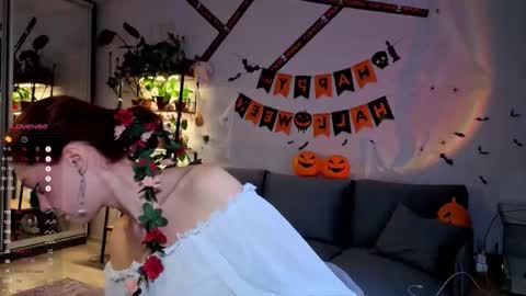 Snapshot of your_corvus chatting on 10.28.25 your_corvus online show from 10.28.25