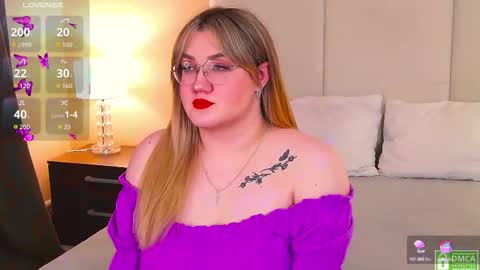 Snapshot of your_dream_nancy chatting on 09.22.25 Nancy online show from 09.22.25