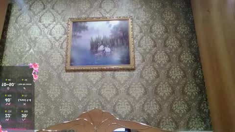 Snapshot of your_honeyy chatting on 10.20.25 Mark online show from 10.20.25