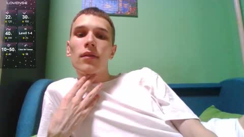 Snapshot of your_honeyy chatting on 11.25.25 Mark online show from 11.25.25