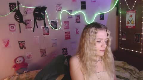 Snapshot of your_horny_friends chatting on 11.01.25 Your Horny Friends online show from 11.01.25