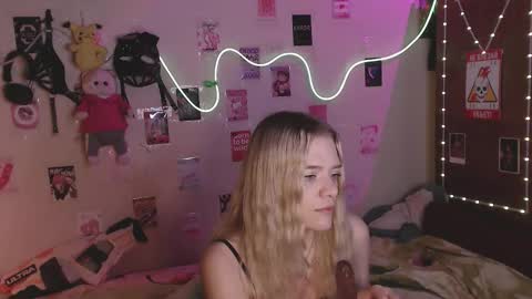 Snapshot of your_horny_friends chatting on 11.03.25 Your Horny Friends online show from 11.03.25