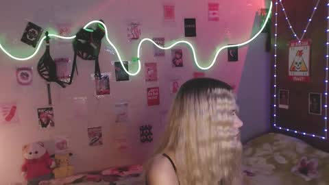 Snapshot of your_horny_friends chatting on 11.05.25 Your Horny Friends online show from 11.05.25