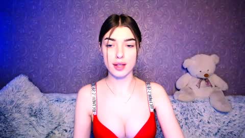 Snapshot of your_moon18 chatting on 12.25.24 Zarina online show from 12.25.24