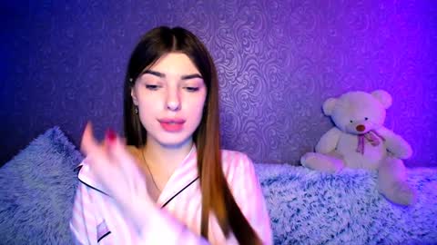 Snapshot of your_moon18 chatting on 01.08.25 Zarina online show from 01.08.25