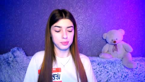 Snapshot of your_moon18 chatting on 01.11.25 Zarina online show from 01.11.25