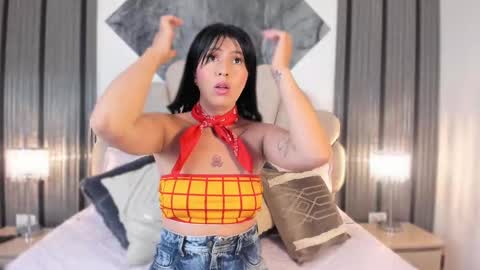 Snapshot of your_slutty_doll_ chatting on 10.04.25 Danna online show from 10.04.25