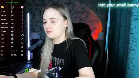 Snapshot of your_small_bunny chatting on 04.28.26 Molly online show from 04.28.26