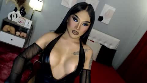 Snapshot of your_truly_goddess143 chatting on 10.07.25 TRICXIEBELLE online show from 10.07.25