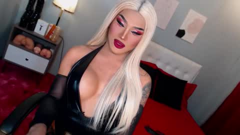 Snapshot of your_truly_goddess143 chatting on 11.10.25 TRICXIEBELLE online show from 11.10.25