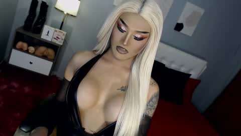 TRICXIEBELLE online show from 12.01.25