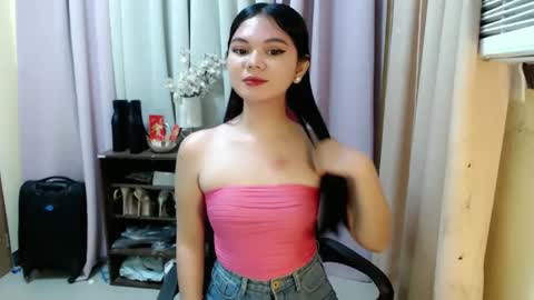 Snapshot of yourangelictransgirl chatting on 12.29.24 Hi its me Yna online show from 12.29.24