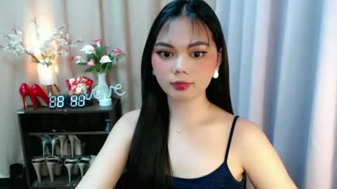 Snapshot of yourangelictransgirl chatting on 10.17.25 Hi its me Yna online show from 10.17.25