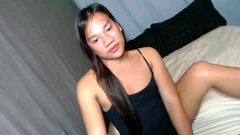 Snapshot of yourasiandream22 chatting on 02.02.25 Divine online show from 02.02.25