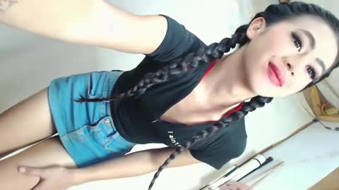 Snapshot of yourbabyriana chatting on 11.11.25 Angel online show from 11.11.25