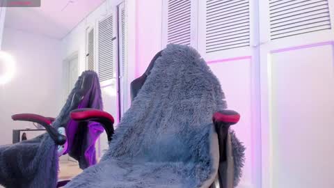 Snapshot of yourcutemolly chatting on 12.25.24 Selena online show from 12.25.24