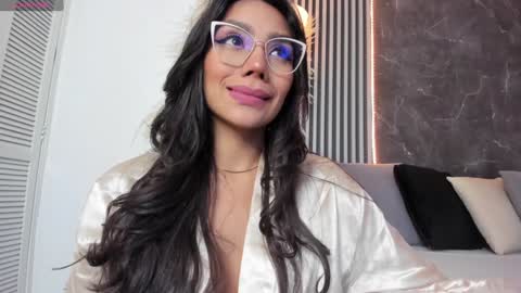 Snapshot of yourcutemolly chatting on 01.28.25 Selena online show from 01.28.25