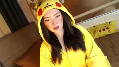 Snapshot of yourdevilsweettsx chatting on 10.19.25 JEN online show from 10.19.25