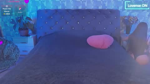 Snapshot of yourfantasywild chatting on 10.01.25 Sue online show from 10.01.25