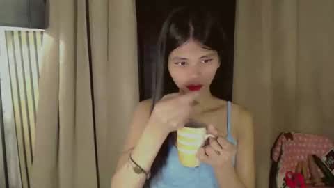 Vivian online show from 03.08.26