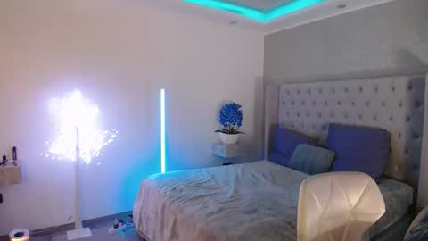 call meKira online show from 04.14.26