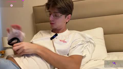 Snapshot of yourhotchristian chatting on 02.03.26 Chris online show from 02.03.26