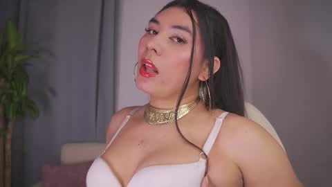 Snapshot of yourlatina_emely chatting on 02.13.26 EMELY online show from 02.13.26