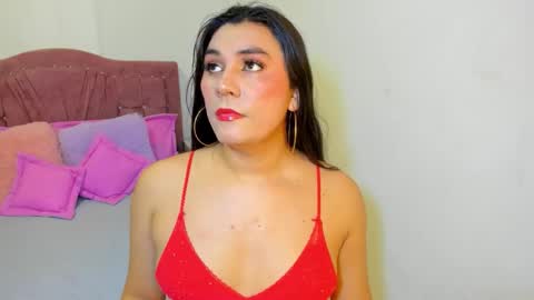 Snapshot of yourlatina_emely chatting on 02.18.26 EMELY online show from 02.18.26