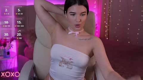 L O L A online show from 02.21.25