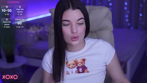 L O L A online show from 11.20.25