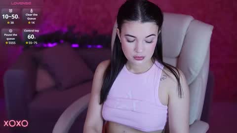 L O L A online show from 12.20.25