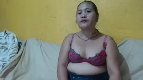 Snapshot of yourlove_regine chatting on 01.20.25 Regine online show from 01.20.25