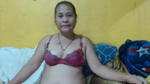 Snapshot of yourlove_regine chatting on 01.22.25 Regine online show from 01.22.25