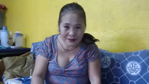 Snapshot of yourlove_regine chatting on 01.24.25 Regine online show from 01.24.25