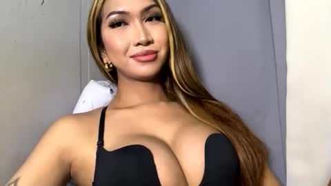 Snapshot of yourlovebella88 chatting on 05.17.26 yourlovebella88 online show from 05.17.26