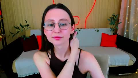 Snapshot of yourlovelystoryy chatting on 04.25.26 Vetta online show from 04.25.26