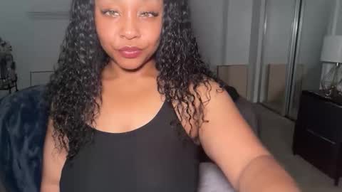 Snapshot of yourmommysilk chatting on 05.29.26 YOURMOMMY online show from 05.29.26