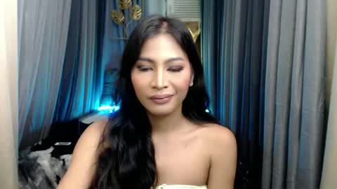 yourprettybella_ts online show from 11.13.25