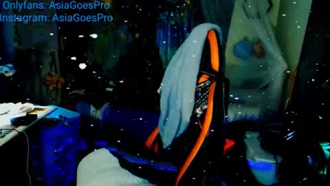 Snapshot of yoursecretgirlfriend963 chatting on 12.19.24 AsiaGoesPro - On All Socials online show from 12.19.24