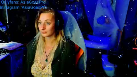 Snapshot of yoursecretgirlfriend963 chatting on 12.19.24 AsiaGoesPro - On All Socials online show from 12.19.24