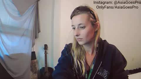 Snapshot of yoursecretgirlfriend963 chatting on 12.19.24 AsiaGoesPro - On All Socials online show from 12.19.24