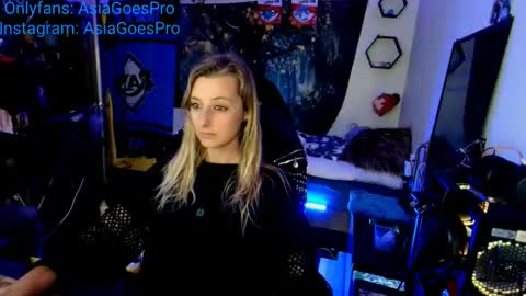 Snapshot of yoursecretgirlfriend963 chatting on 01.24.25 AsiaGoesPro - On All Socials online show from 01.24.25