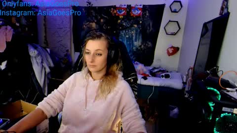 Snapshot of yoursecretgirlfriend963 chatting on 01.25.25 AsiaGoesPro - On All Socials online show from 01.25.25