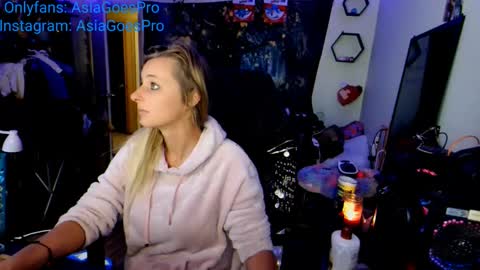 Snapshot of yoursecretgirlfriend963 chatting on 02.02.25 AsiaGoesPro - On All Socials online show from 02.02.25