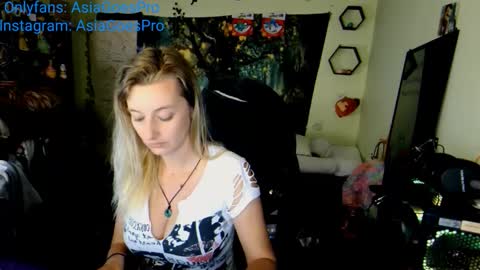 Snapshot of yoursecretgirlfriend963 chatting on 02.07.25 AsiaGoesPro - On All Socials online show from 02.07.25