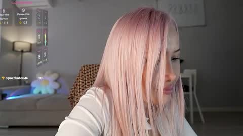 Luminous Luna online show from 03.18.26