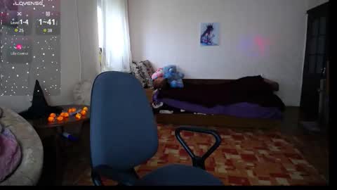 Snapshot of yourswetiegirl chatting on 10.18.25 Sofia online show from 10.18.25