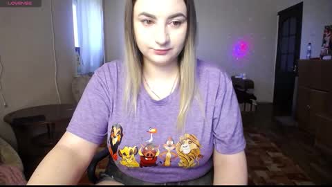 Snapshot of yourswetiegirl chatting on 10.29.25 Sofia online show from 10.29.25