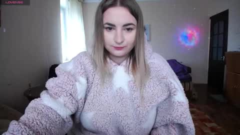 Snapshot of yourswetiegirl chatting on 11.19.25 Sofia online show from 11.19.25